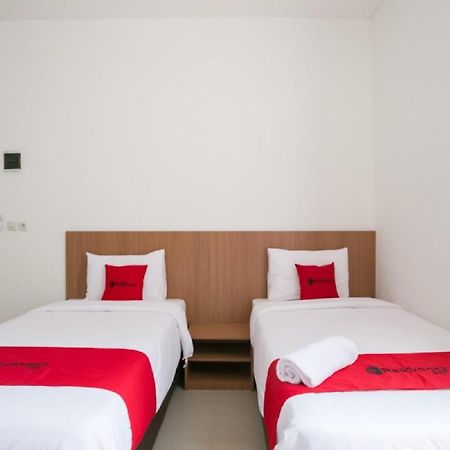 Hostel Reddoorz Syariah Near Lapangan Pancasila Simpang Lima Semarang Exterior foto