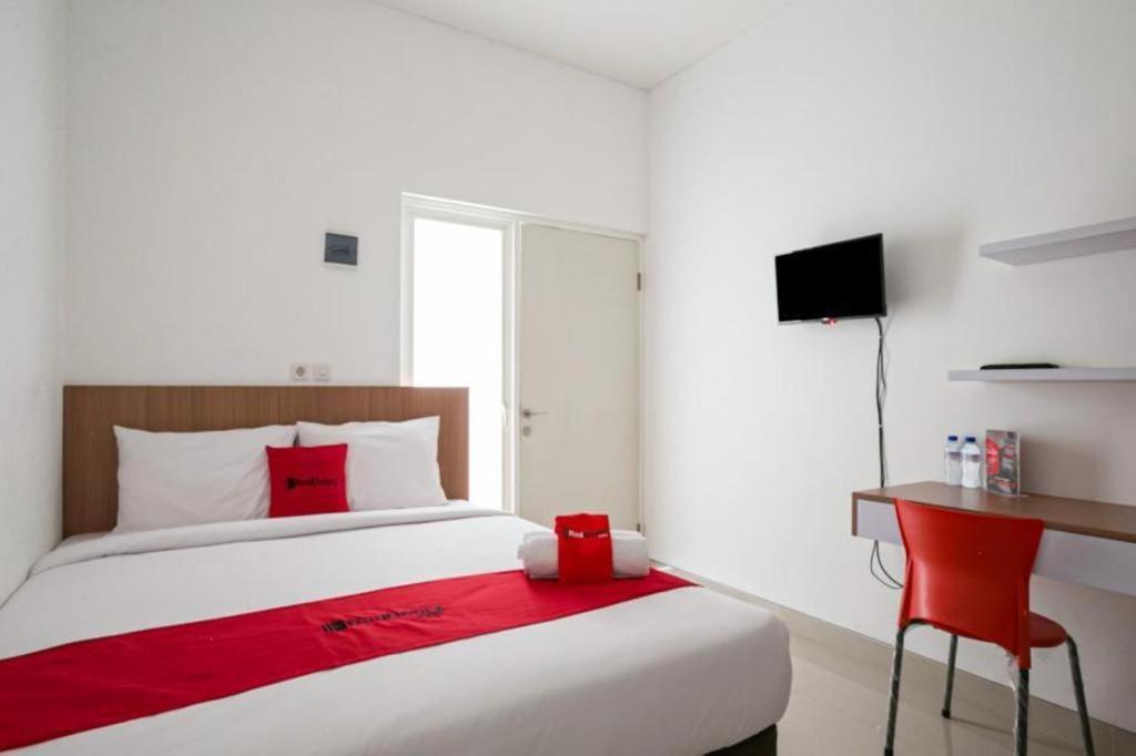 Hostel Reddoorz Syariah Near Lapangan Pancasila Simpang Lima Semarang Exterior foto