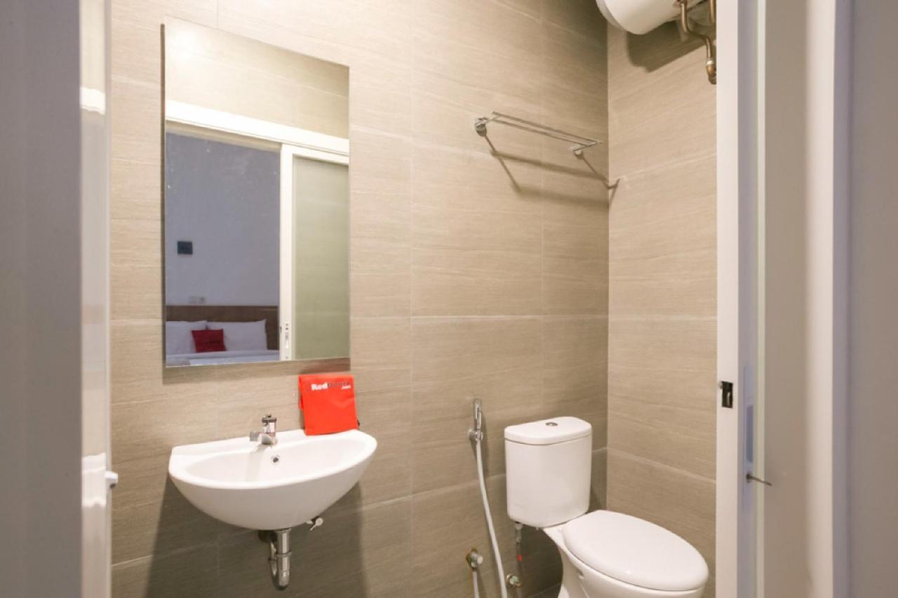 Hostel Reddoorz Syariah Near Lapangan Pancasila Simpang Lima Semarang Exterior foto